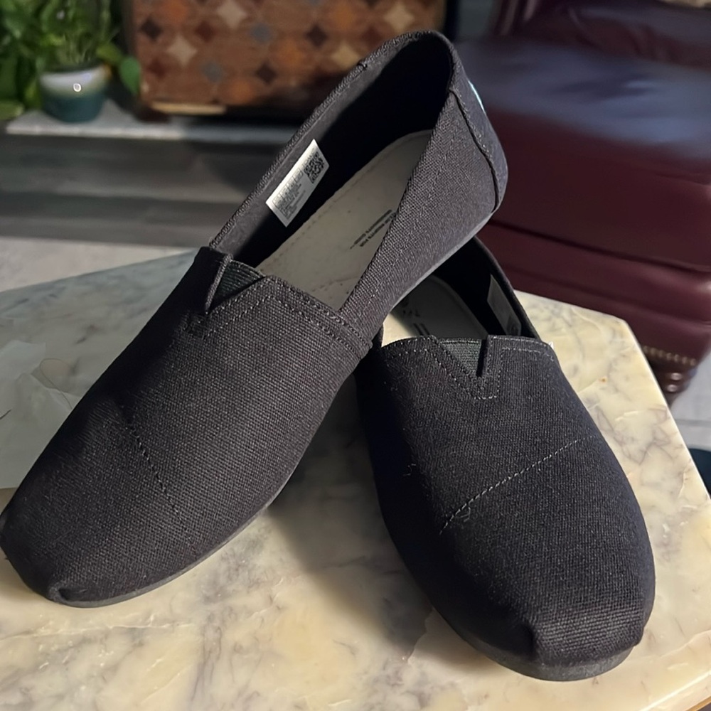 NWOT- TOMS